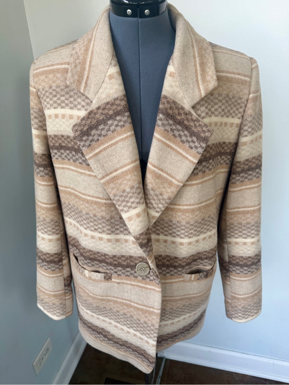 Braetan Vintage Blazer Women Size S Wool Blend Lined Southwest Pattern. Italian